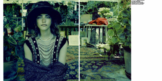 Marie Claire, novembre 2013. Rapsodia Gipsy, foto di Jacques Olivar, styling di Elisabetta Massari. Cappello in velluto Grevi.